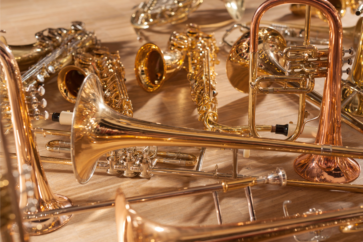 العزف على آلات النفخ النحاسية